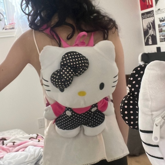 hello kitty backpack - Picture 4 of 5